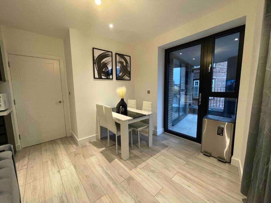 Stylish And Cosy 2 Bedroom Flat In Croydon Eksteriør billede