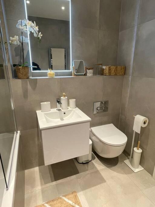 Stylish And Cosy 2 Bedroom Flat In Croydon Eksteriør billede