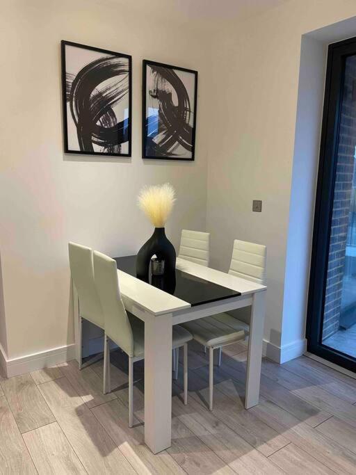 Stylish And Cosy 2 Bedroom Flat In Croydon Eksteriør billede