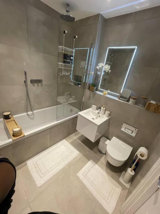 Stylish And Cosy 2 Bedroom Flat In Croydon Eksteriør billede